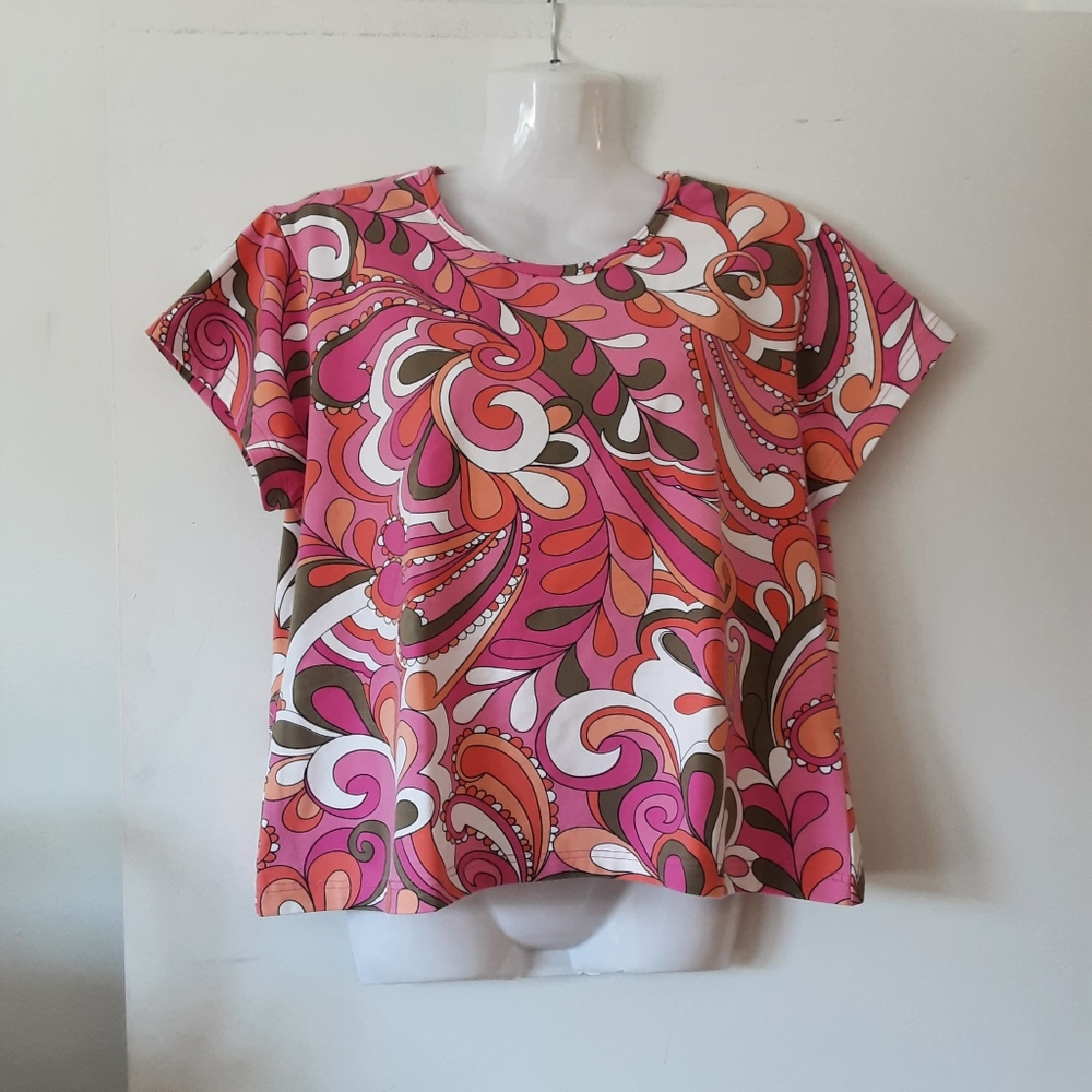 Natalie & Me Stretchy Pink Geometric 70's Style Tee